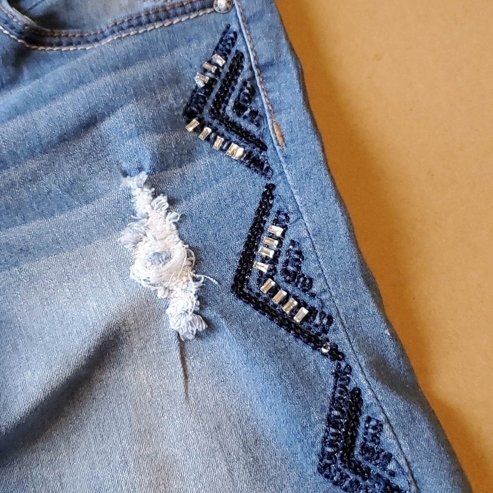 Vigoss The Jagger bermuda girls embellished denim shorts. Preowned size 12 - Picture 4 of 10